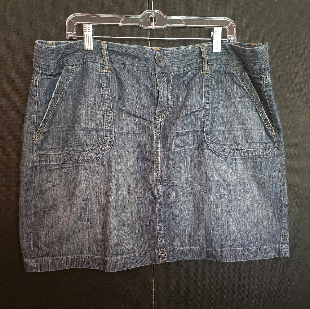 Maurice's denim skirt size 18